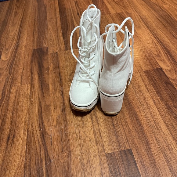MIA Sneaker Heels Chunky Size 8  White Women only worn 2 times - Picture 2 of 4